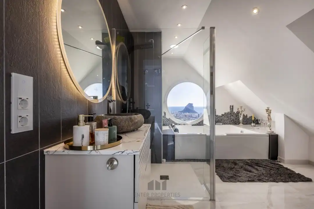 Bathroom of Flat for rent in Calpe / Calp  with Air Conditioner, Heating and Terrace