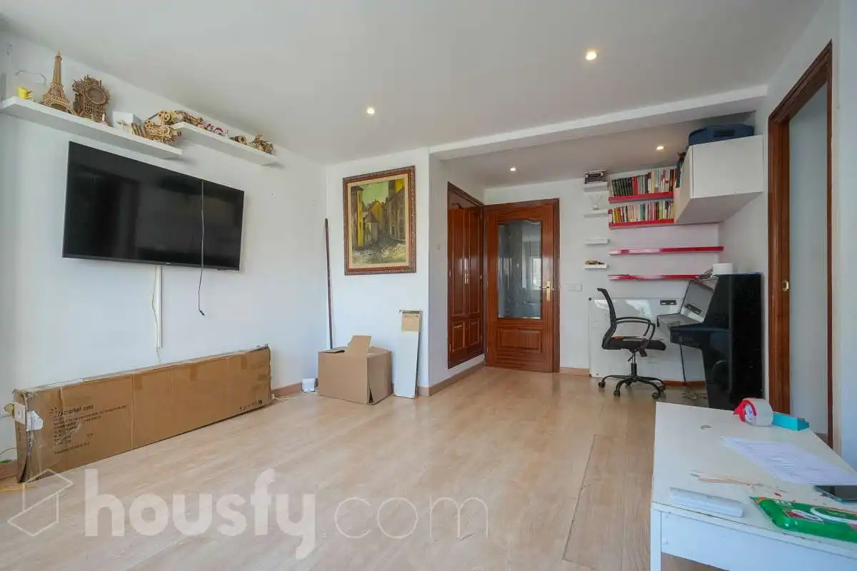 Living room of Flat for sale in Madrid  with Air Conditioner, Heating and Storage room