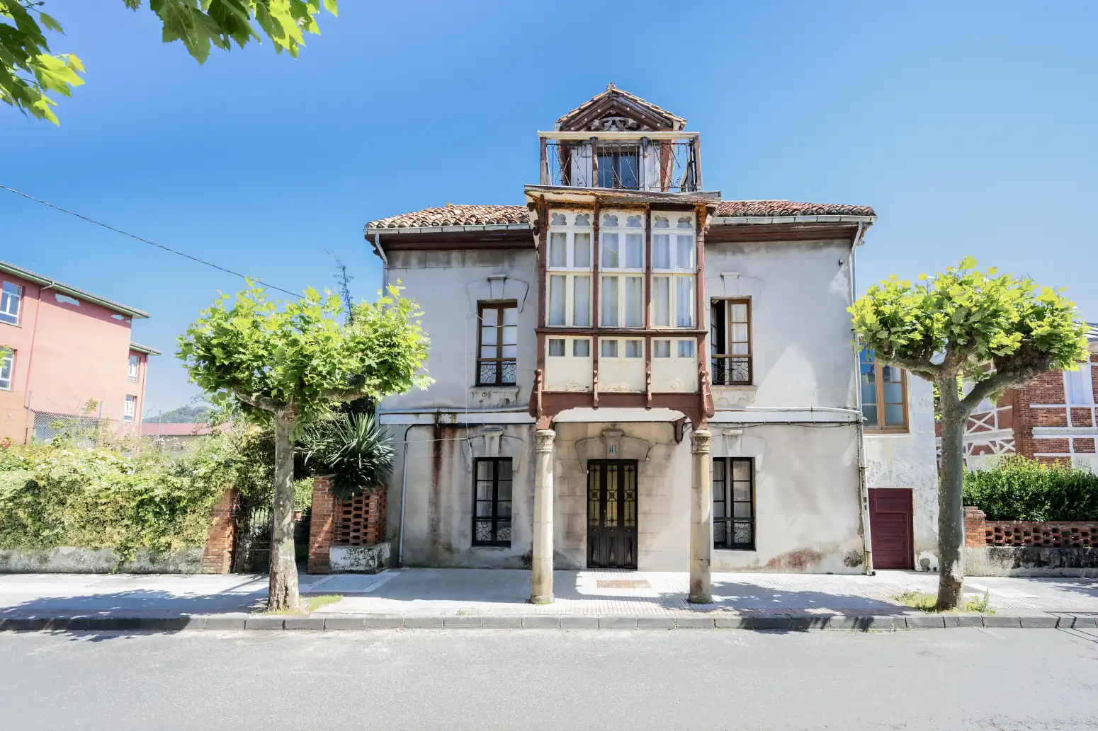Vista exterior de Casa o xalet en venda en Castrillón amb Jardí privat i Parquet