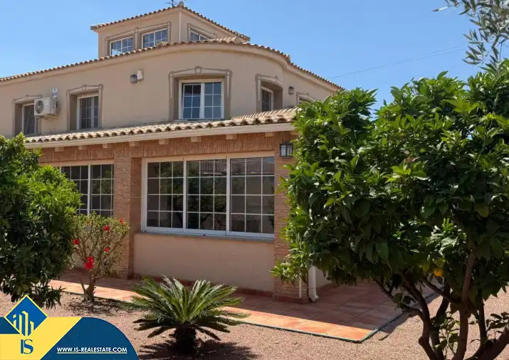 Villa avec piscine à vendre à Zona Carrefour - Urbanizaciones