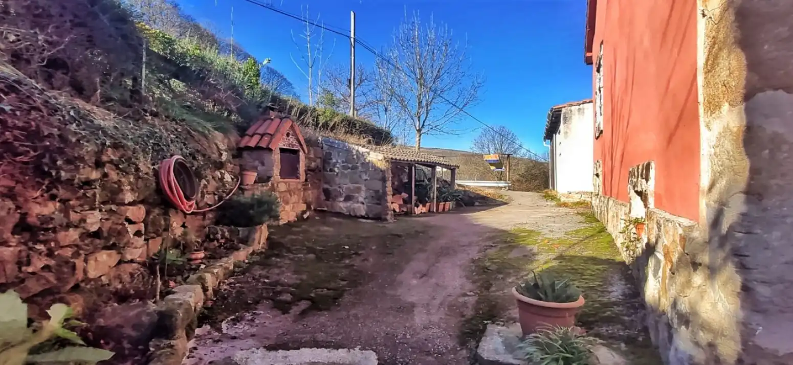 Detached homes for sale in San Miguel de Luena - Barrio BOLLACIN, Luena