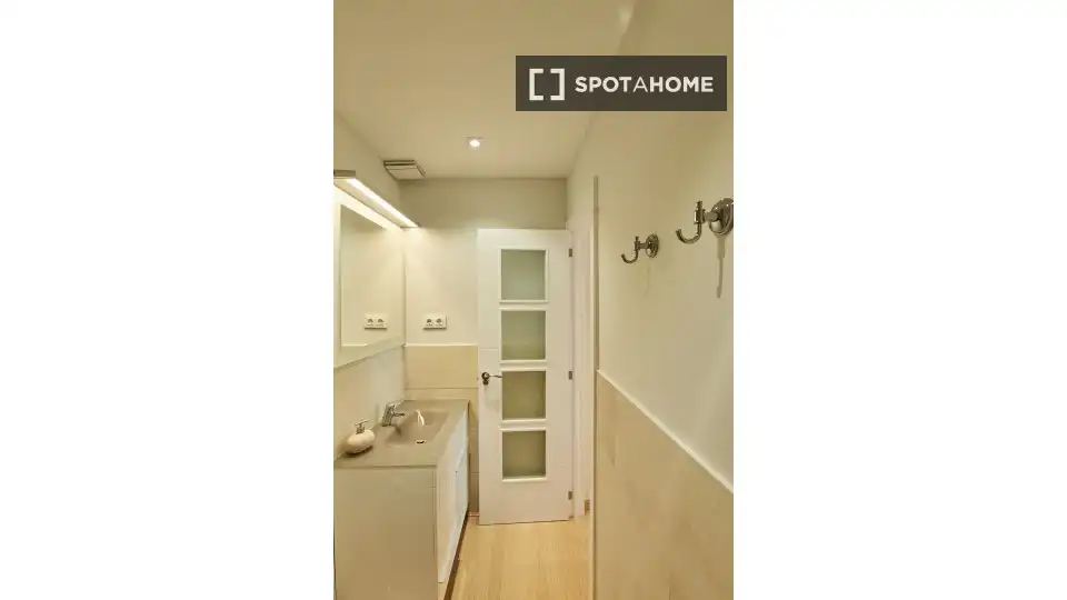 Room in Universidad - Malasaña