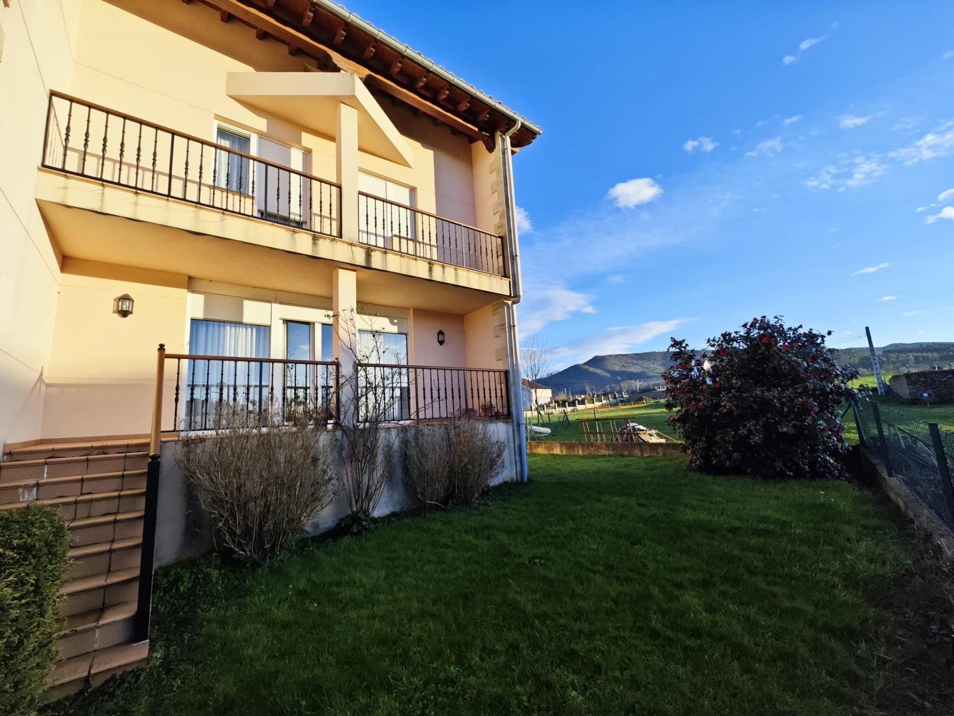 Vista exterior de Casa o chalet en venta en Mazcuerras con Jardín privado y Balcón