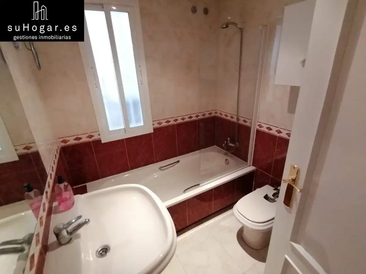 Baño de Apartamento de alquiler en Badajoz con Calefacción, Terraza y Trastero