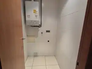 Bany de Pis en venda en Manlleu amb Calefacció, Parquet i Terrassa