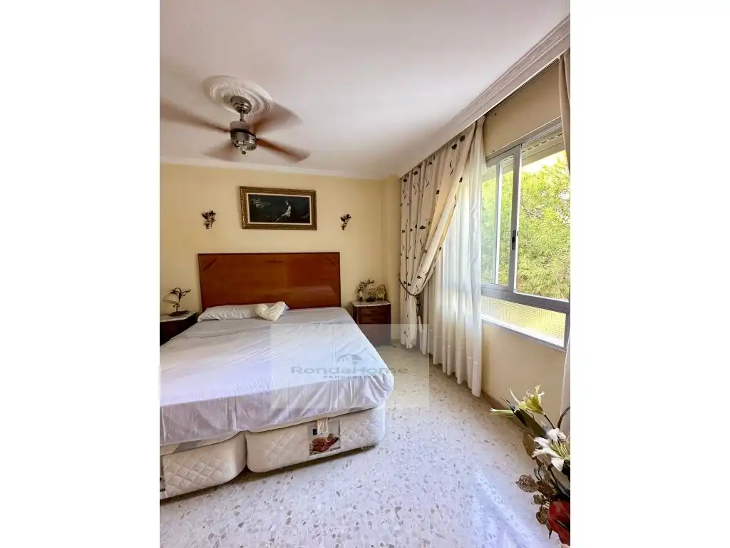 Piso en venta en Calle Carmen Montes, La Carihuela - Los Nidos