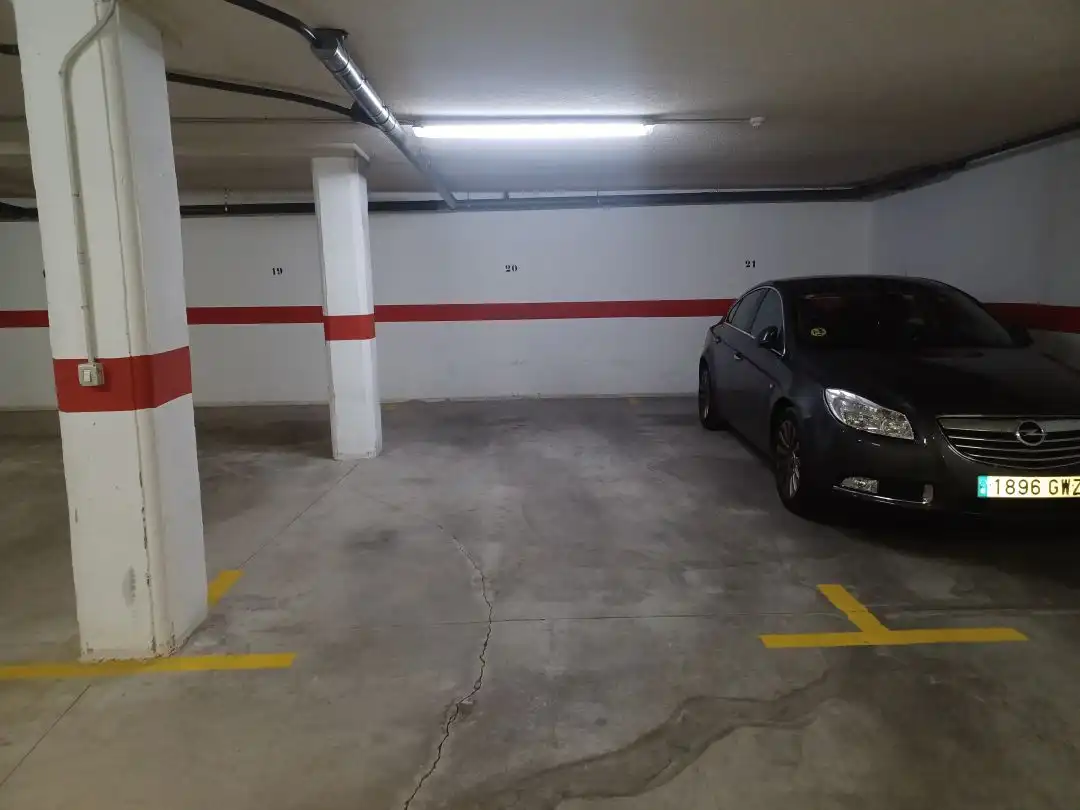 Aparcament de Pis en venda en Santo Domingo de la Calzada amb Calefacció, Jardí privat i Parquet