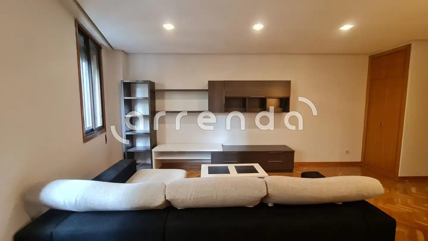 Wohnzimmer von Wohnung zur Miete in Madrid mit Klimaanlage, Parkett und Möbliert