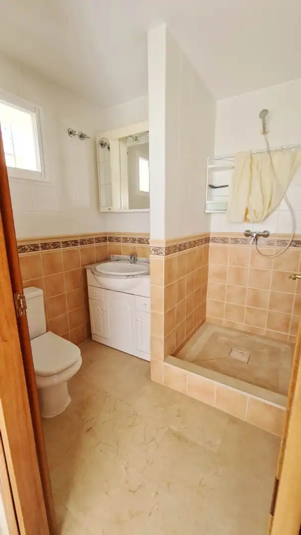 Bany de Casa o xalet en venda en Benalmádena amb Aire condicionat, Jardí privat i Terrassa