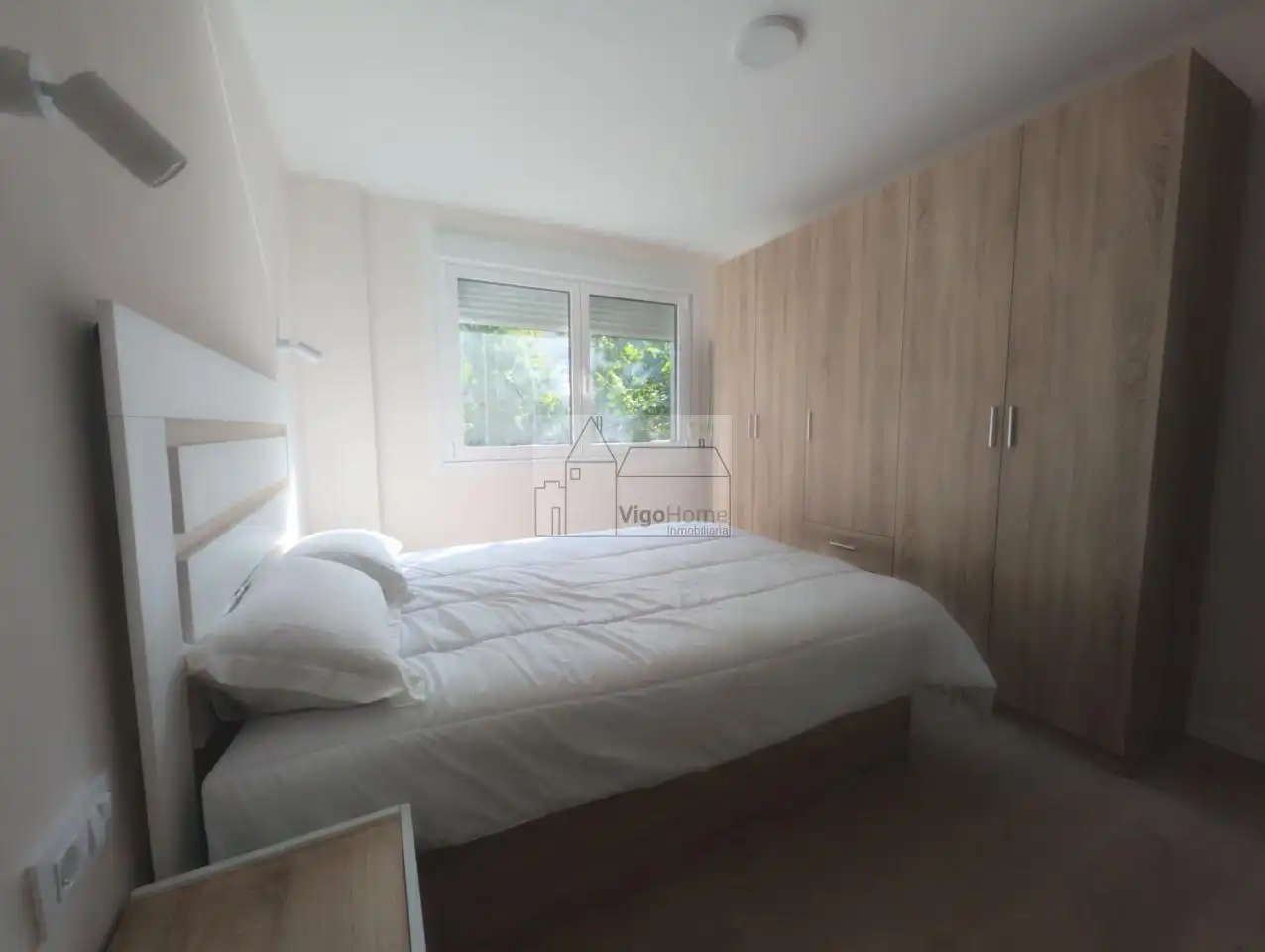 Habitación de Piso de alquiler en Vigo  con Calefacción, Terraza y Amueblado