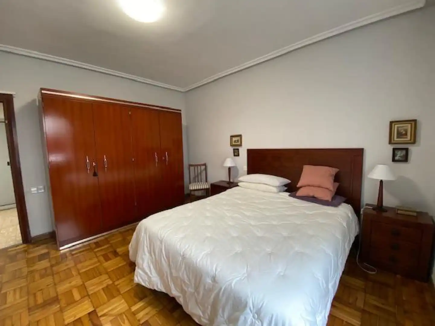 Habitación de Piso de alquiler en Oviedo  con Calefacción y Amueblado