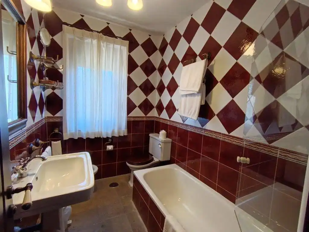 Bathroom of Buildings for sale in Navalonguilla
