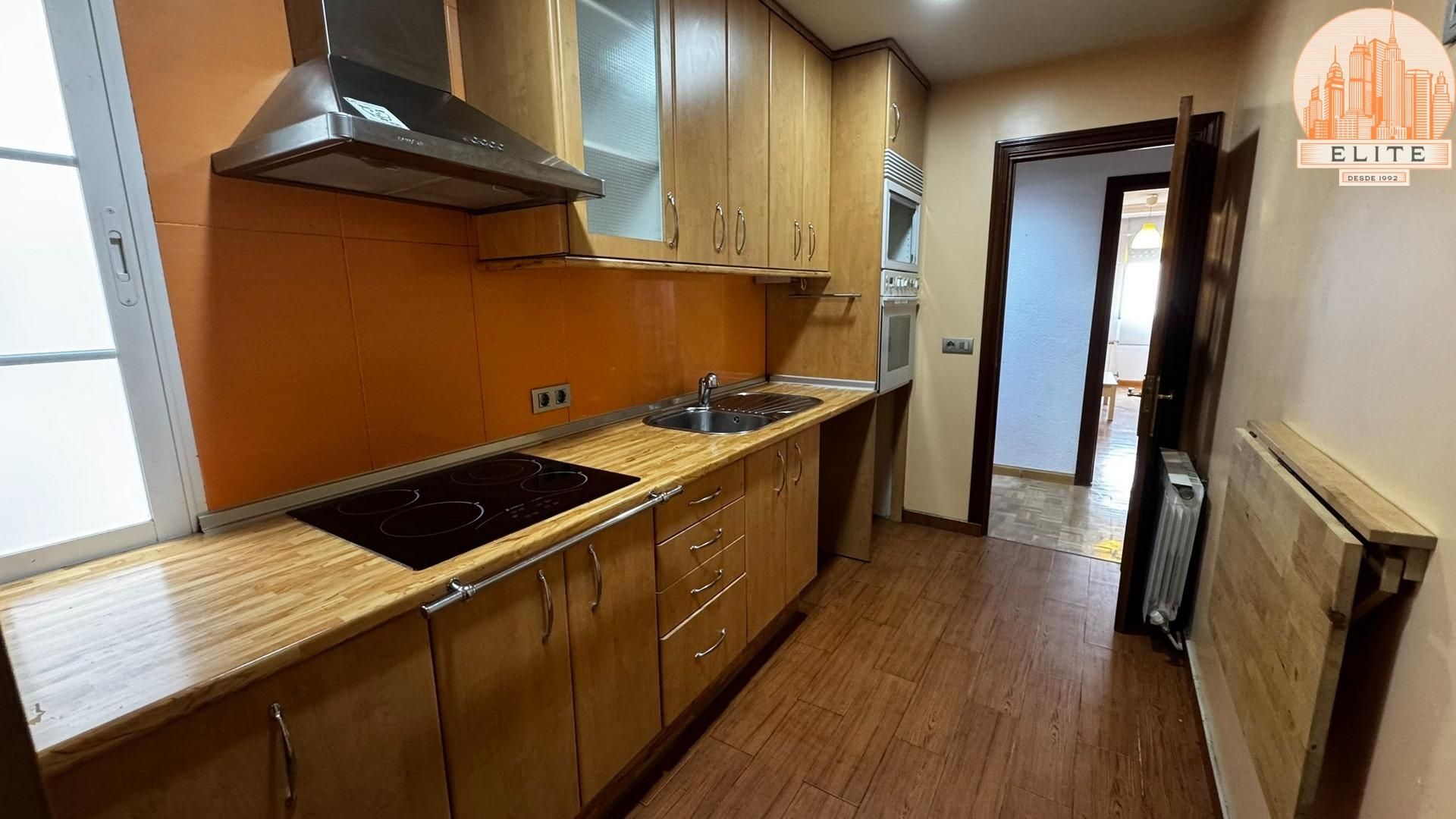 Cocina de Piso en venta en Alcorcón con Aire acondicionado, Calefacción y Jardín privado