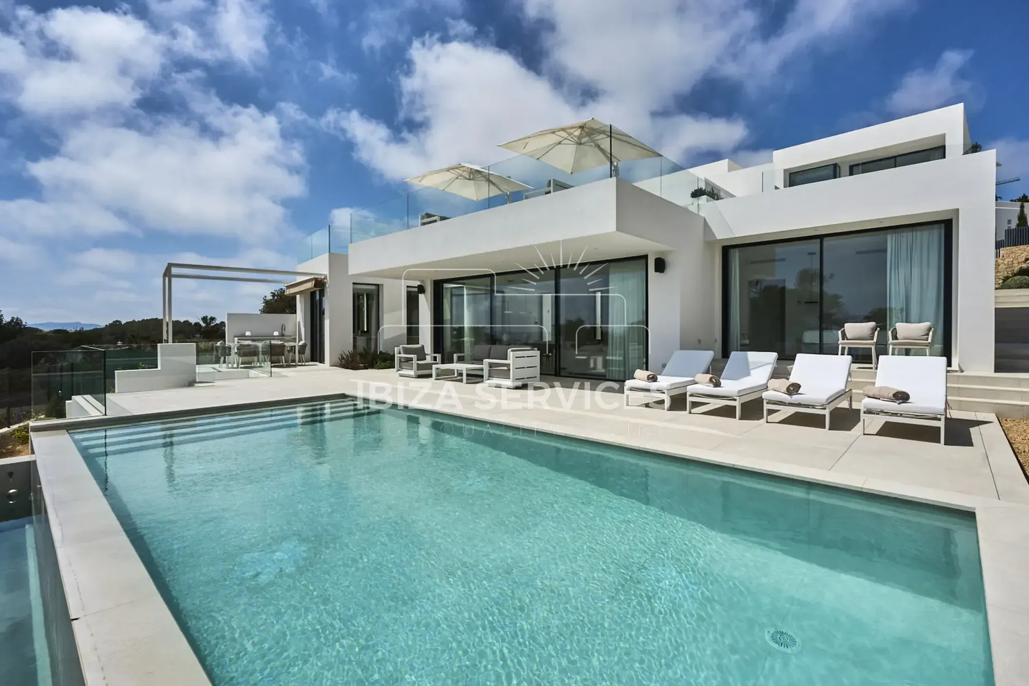 Vista exterior de Casa o xalet de lloguer en Santa Eulària des Riu amb Aire condicionat, Jardí privat i Piscina
