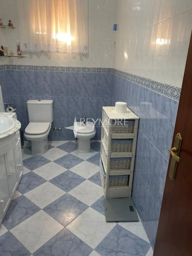 Bany de Casa o xalet en venda en Guadalcázar amb Aire condicionat, Terrassa i Traster