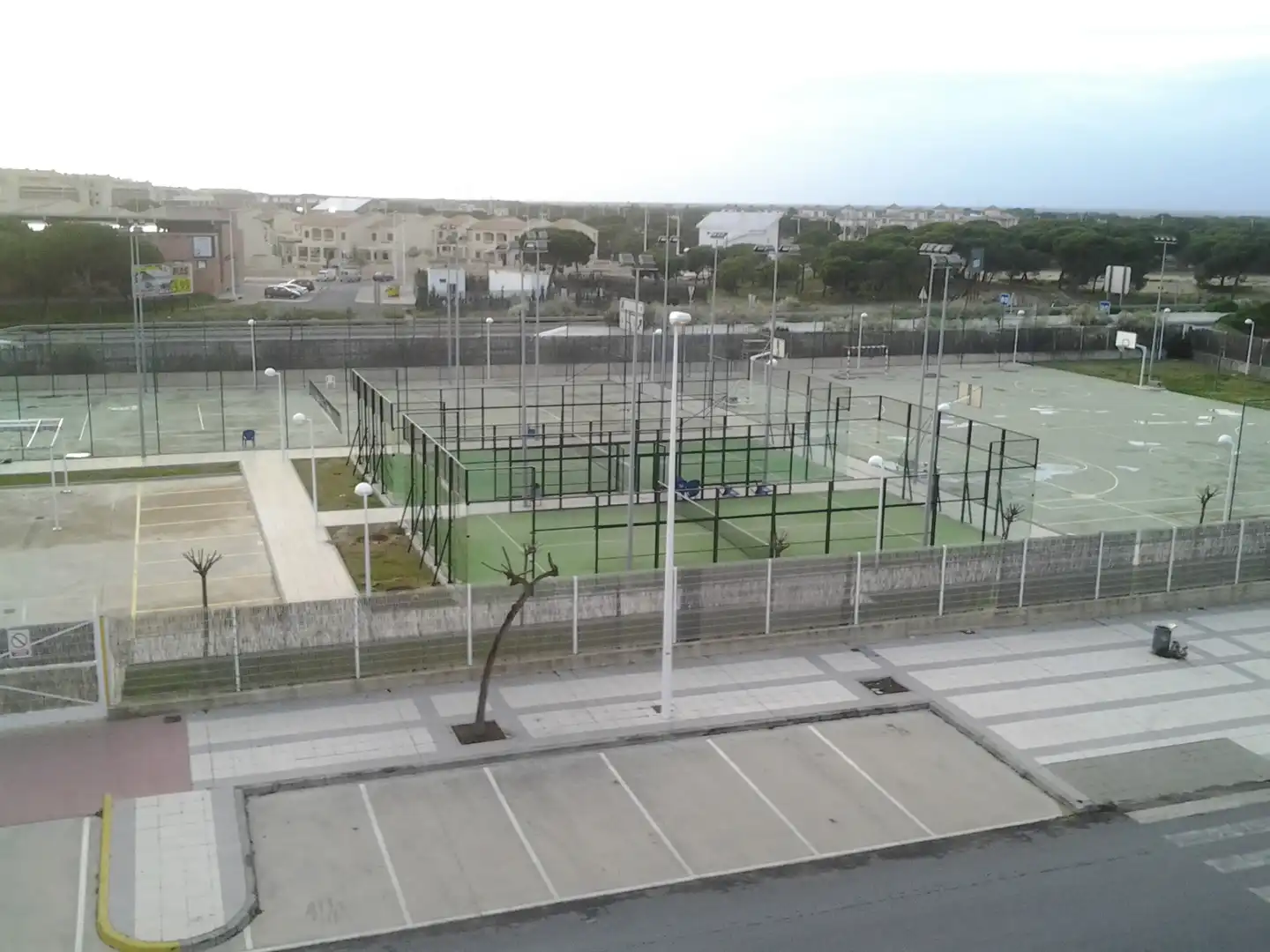 Parking de Casa adosada en venta en Punta Umbría con Aire acondicionado, Calefacción y Jardín privado