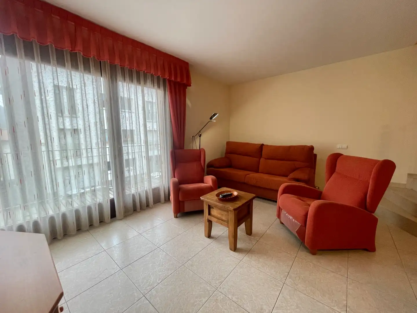 Sala de estar de Casa adosada en venta en Sant Joan de les Abadesses con Calefacción, Jardín privado y Trastero