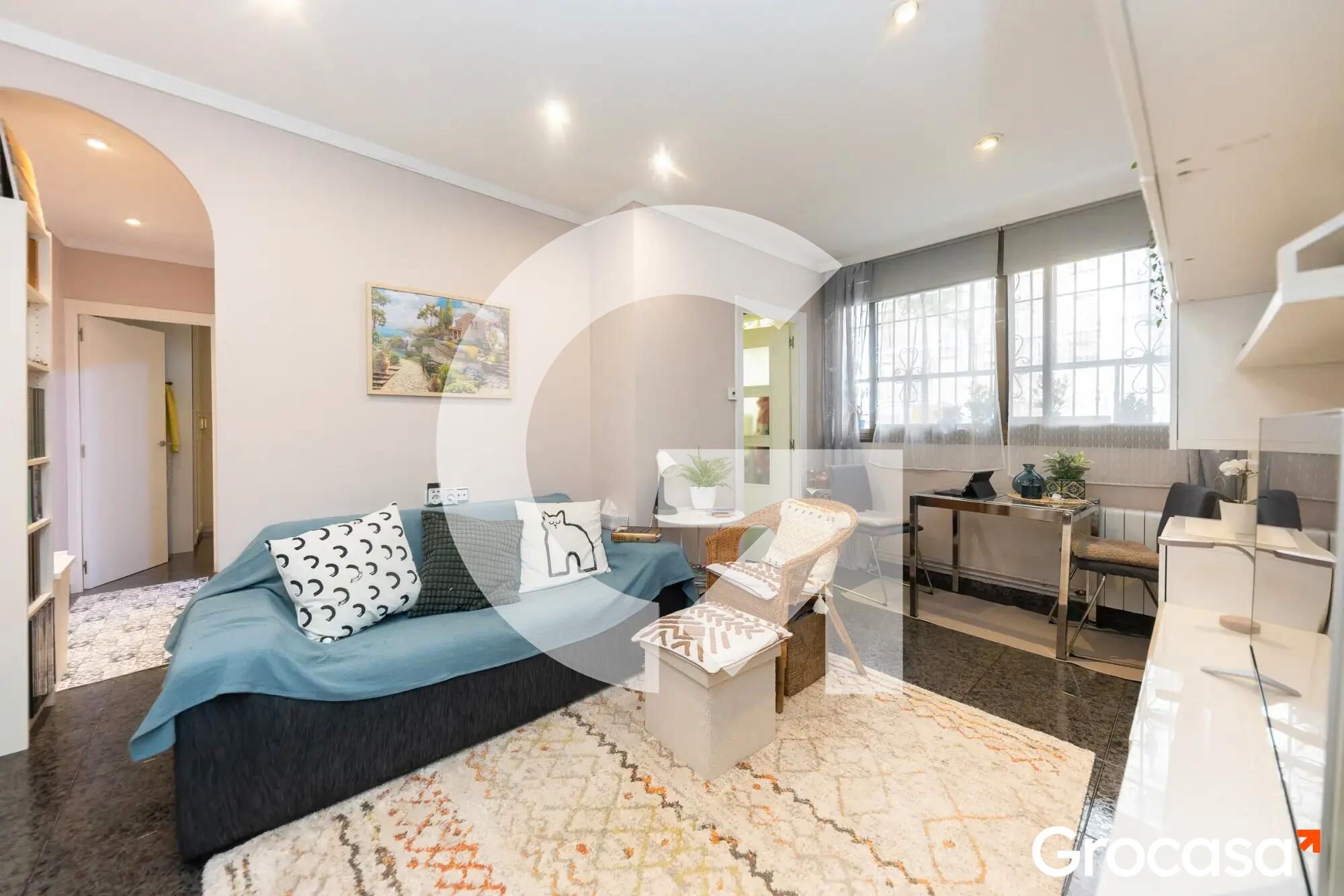 Living room of Flat for sale in Cornellà de Llobregat  with Air Conditioner, Heating and Oven