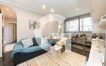 Sala d'estar de Pis en venda en Cornellà de Llobregat amb Aire condicionat, Calefacció i Forn