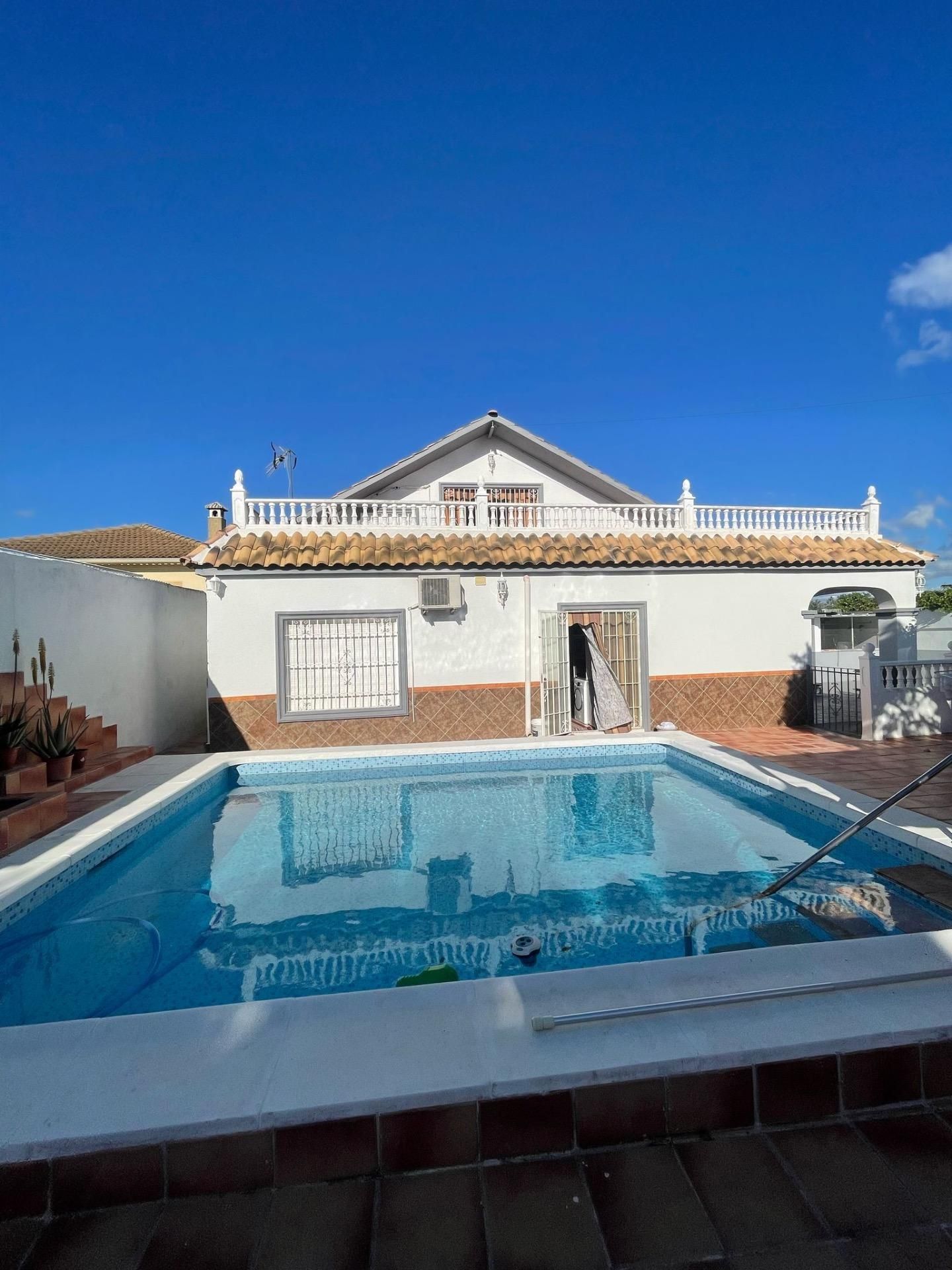 Vista exterior de Casa o xalet en venda en  Córdoba Capital amb Calefacció, Terrassa i Piscina