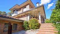 Vista exterior de Casa o xalet en venda en Sant Cugat del Vallès amb Aire condicionat, Terrassa i Piscina