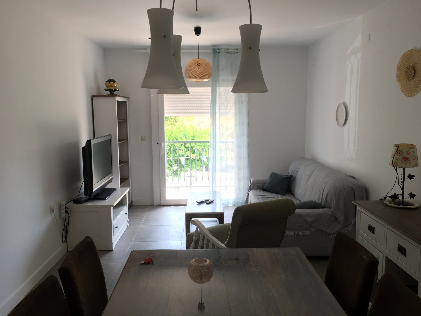 Sala d'estar de Pis de lloguer en Salobreña amb Aire condicionat, Terrassa i Moblat