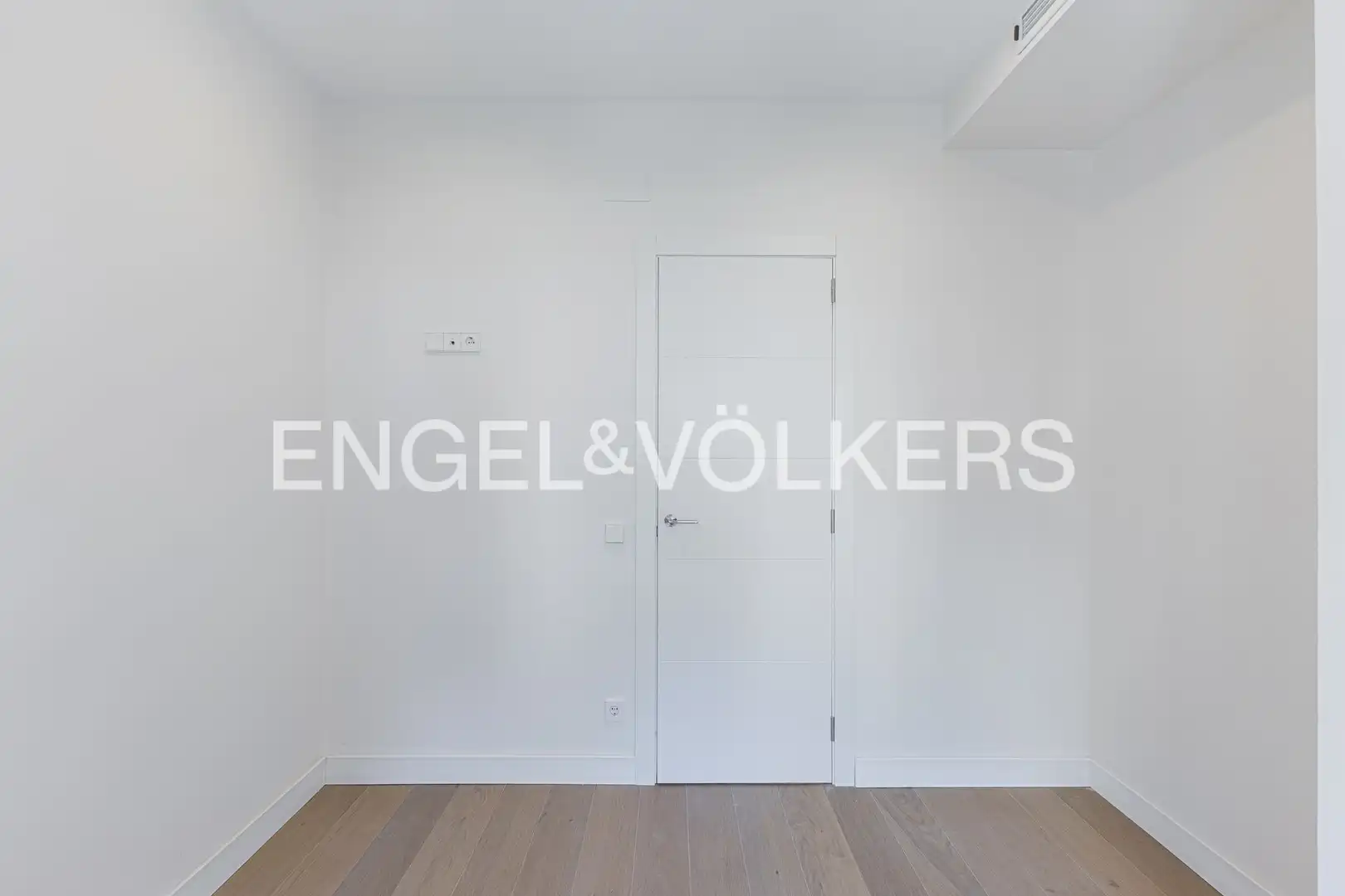 Houses for sale in Barcelona  with Air Conditioner, Heating and Private garden