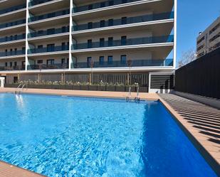 Swimming pool of Flat to rent in Vilanova i la Geltrú  with Air Conditioner, Heating and Parquet flooring