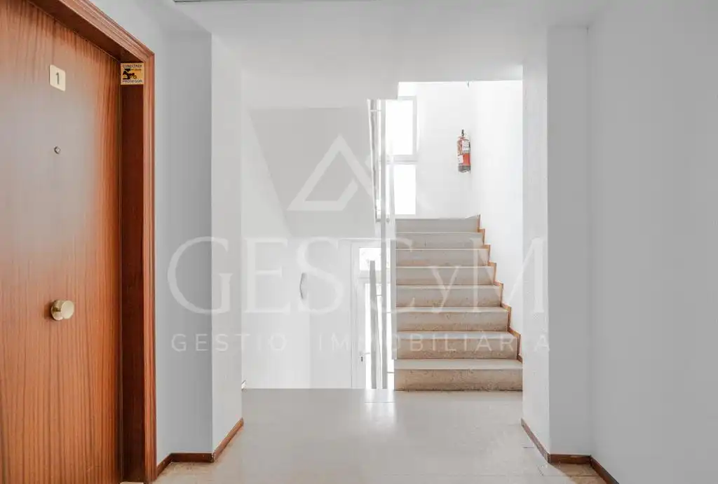 Piso en venta en Sant Joan Despí con Parquet, Terraza y Balcón