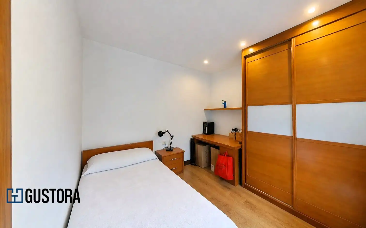 Dormitori de Pis en venda en Donostia - San Sebastián  amb Calefacció, Parquet i Moblat