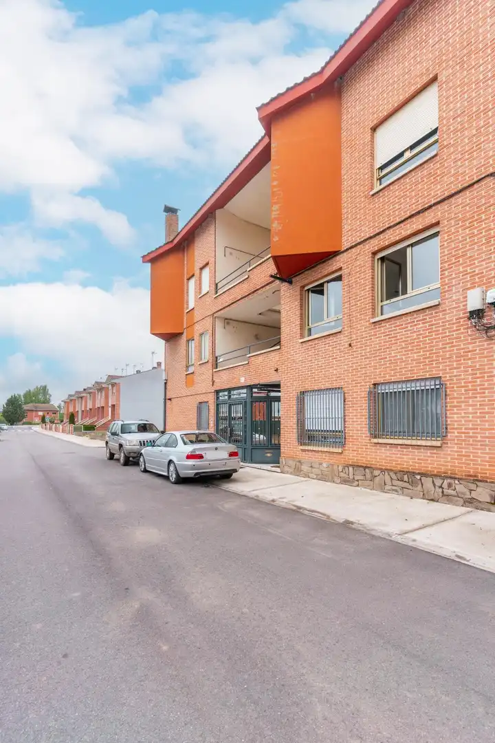 Vista exterior de Pis en venda en Santa Marina del Rey amb Calefacció