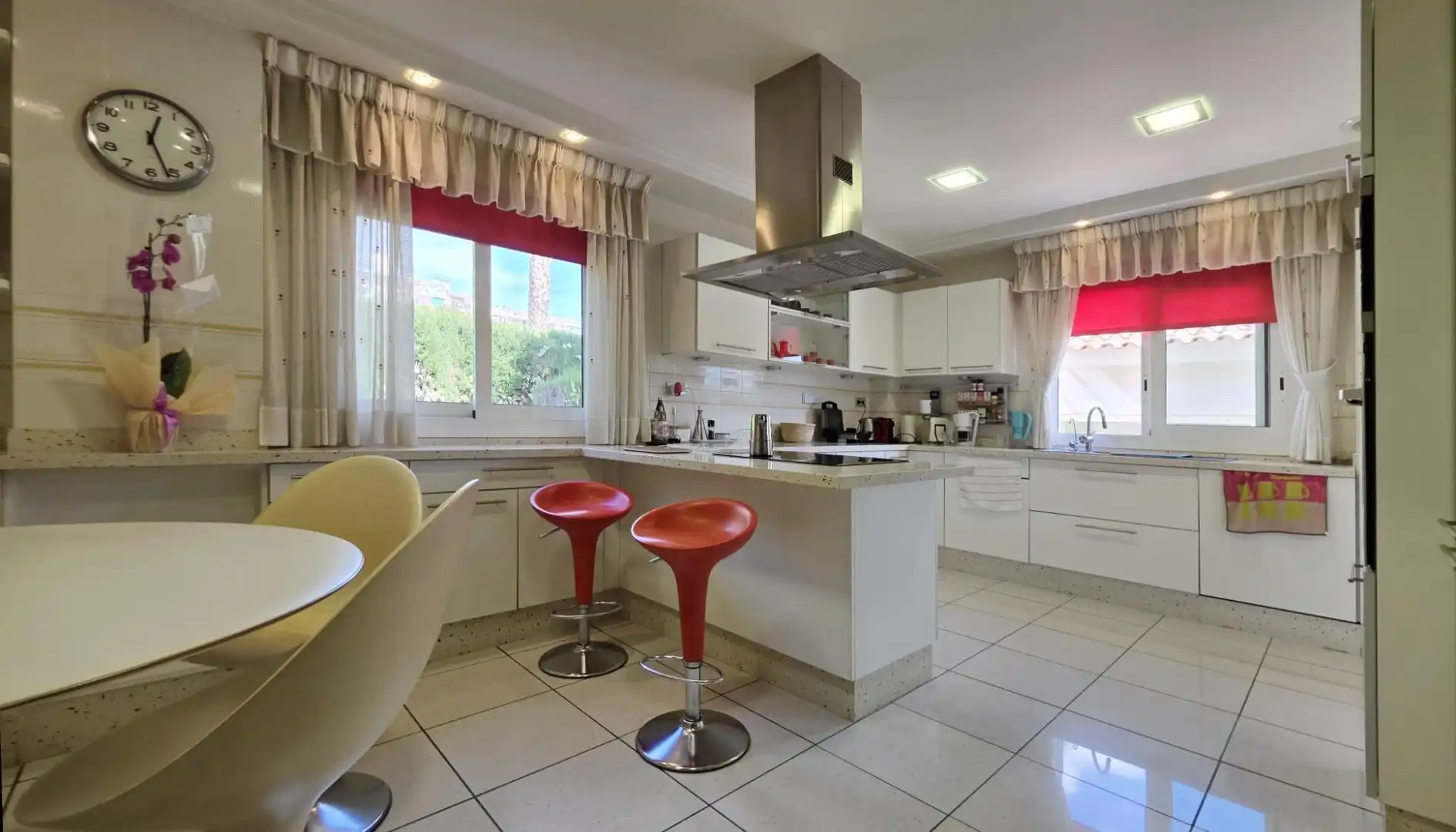 Kitchen of Houses for sale in Elche / Elx  with Air Conditioner, Private garden and Parquet flooring
