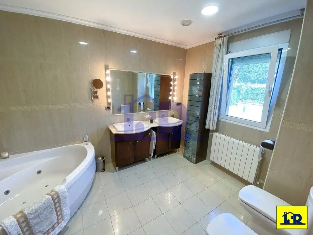 Bathroom of Houses for sale in Arcas del Villar  with Terrace, Storage room and Swimming Pool