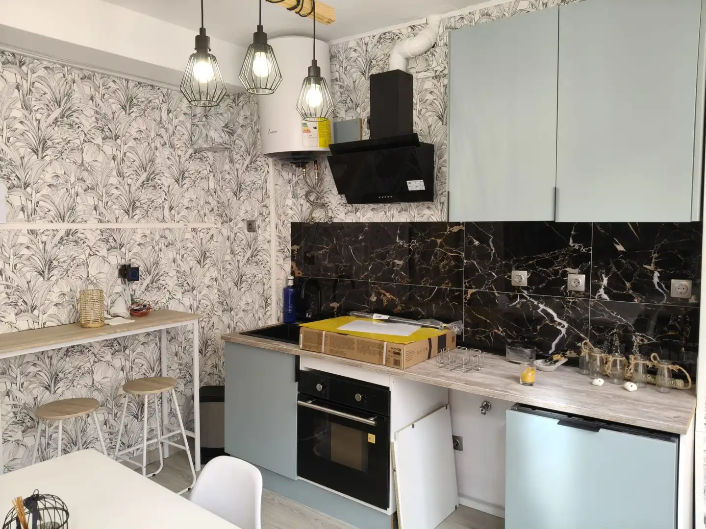 Cuina de Apartament en venda en Cedeira amb Parquet, Moblat i Forn