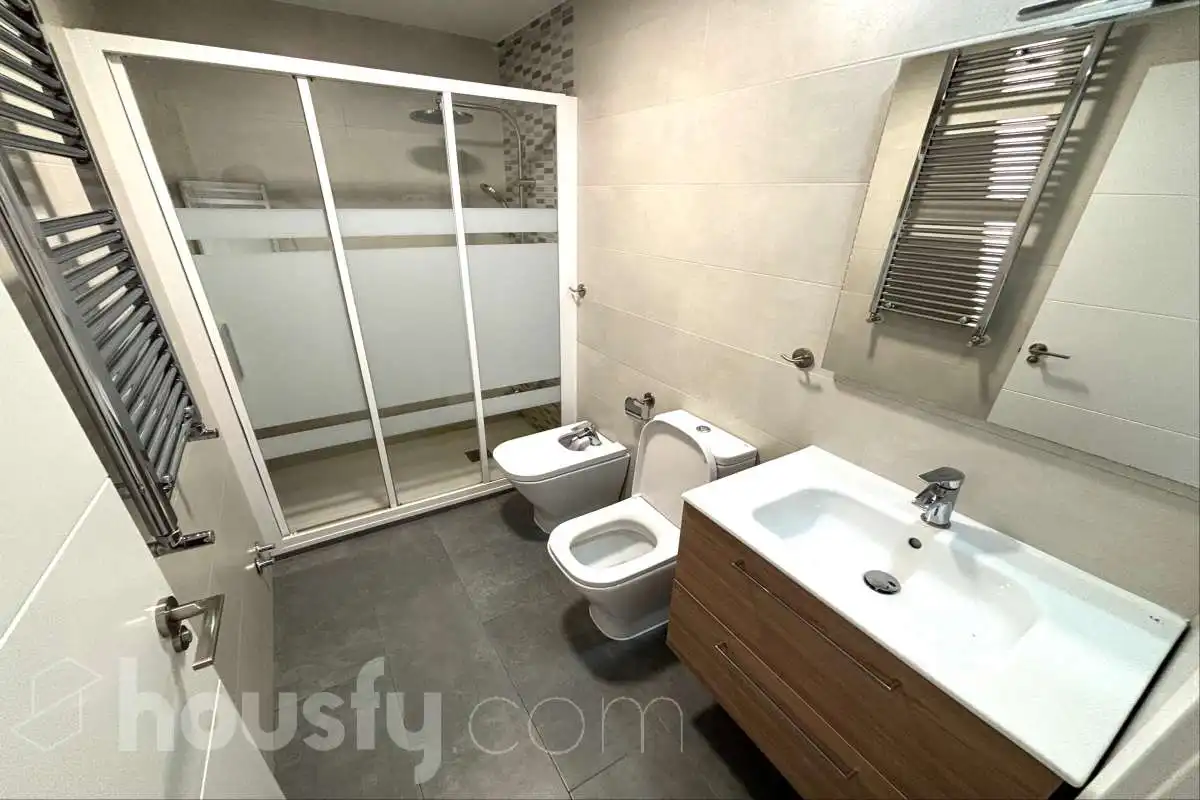 Baño de Casa o chalet de alquiler en Madrid con Aire acondicionado, Calefacción y Jardín privado