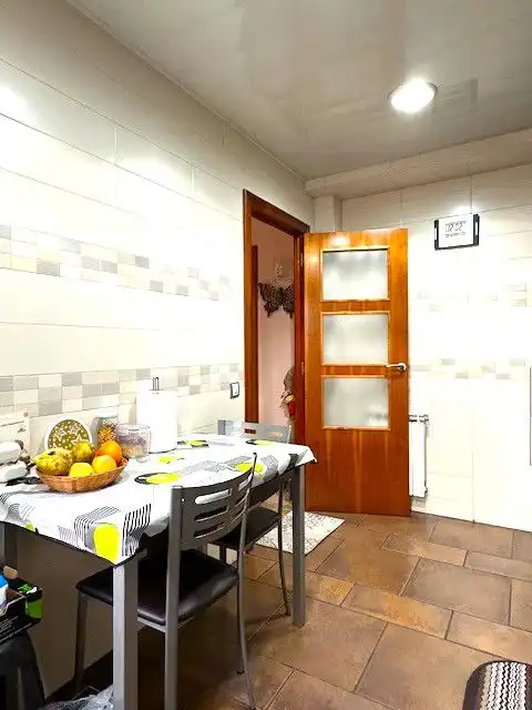 Einfamilien-Reihenhaus zum Verkauf in Sant Boi de Llobregat mit Klimaanlage, Heizung und Terrasse