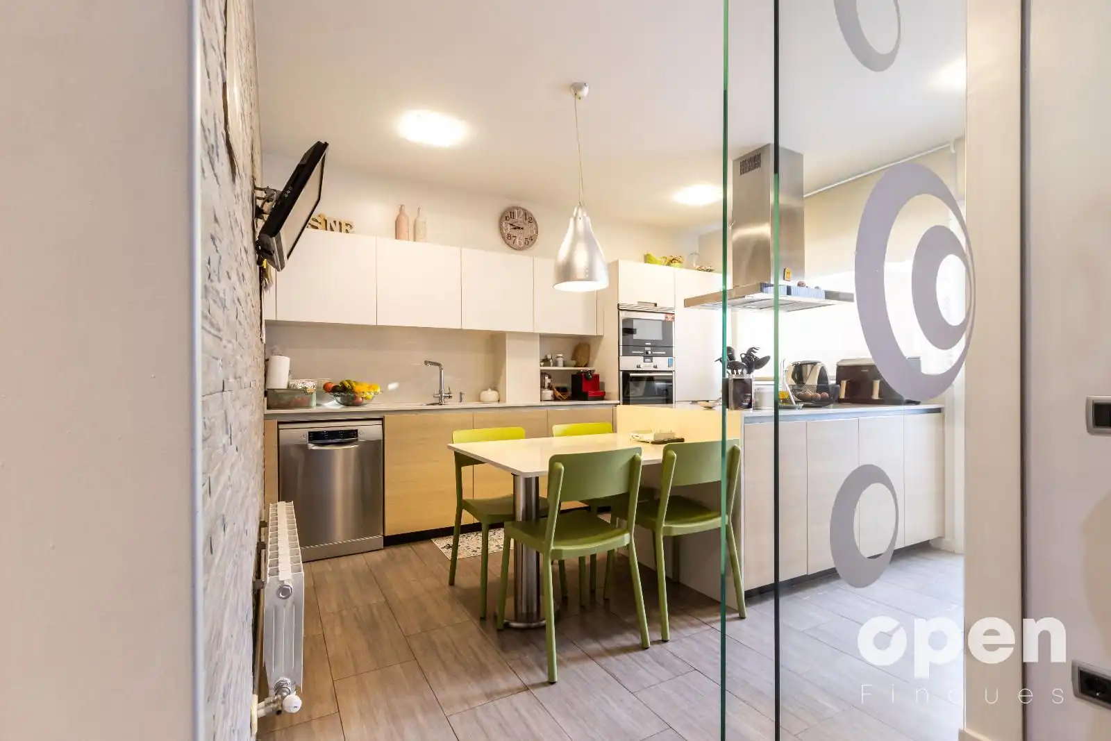Küche von Einfamilien-Reihenhaus zum Verkauf in Terrassa mit Klimaanlage, Heizung und Terrasse