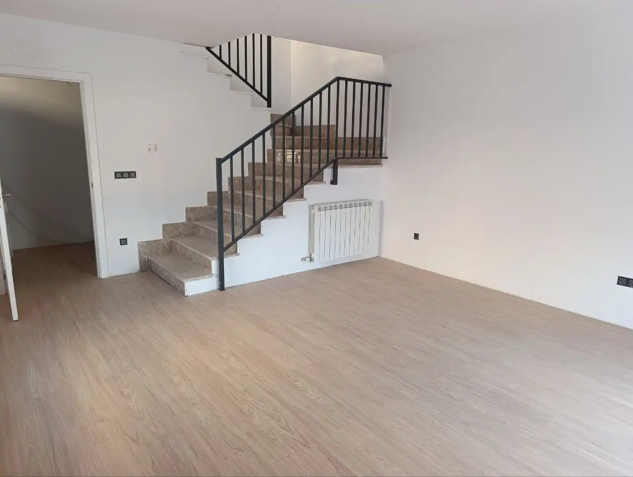 Einfamilien-Reihenhaus zum Verkauf in Valdepeñas mit Heizung, Terrasse und Abstellraum