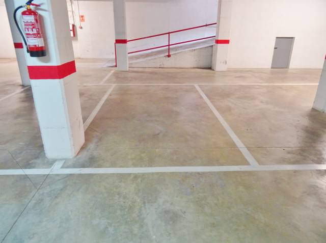 Garaje en Alquiler en Carrer de Marinel·lo Bosch, 119 en Cementiri Vell