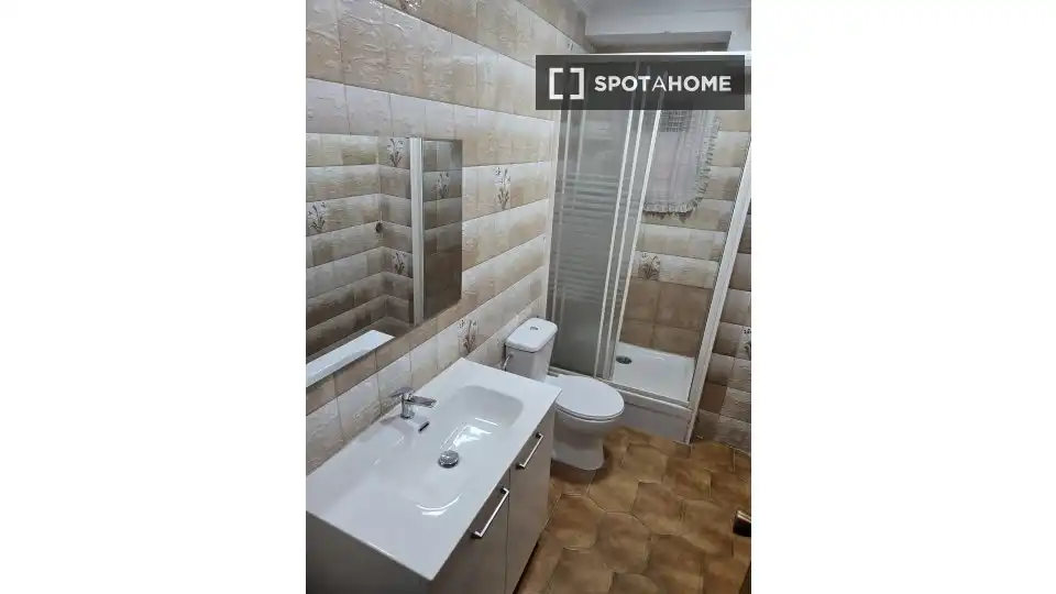 Badezimmer von Wohnung zur Miete in Valencia mit Klimaanlage, Heizung und Möbliert