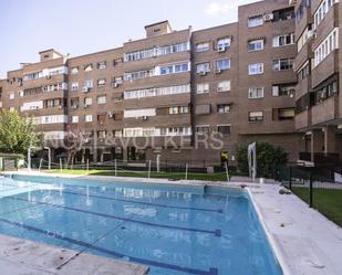 Vista exterior de Apartament en venda en  Madrid Capital amb Aire condicionat i Piscina