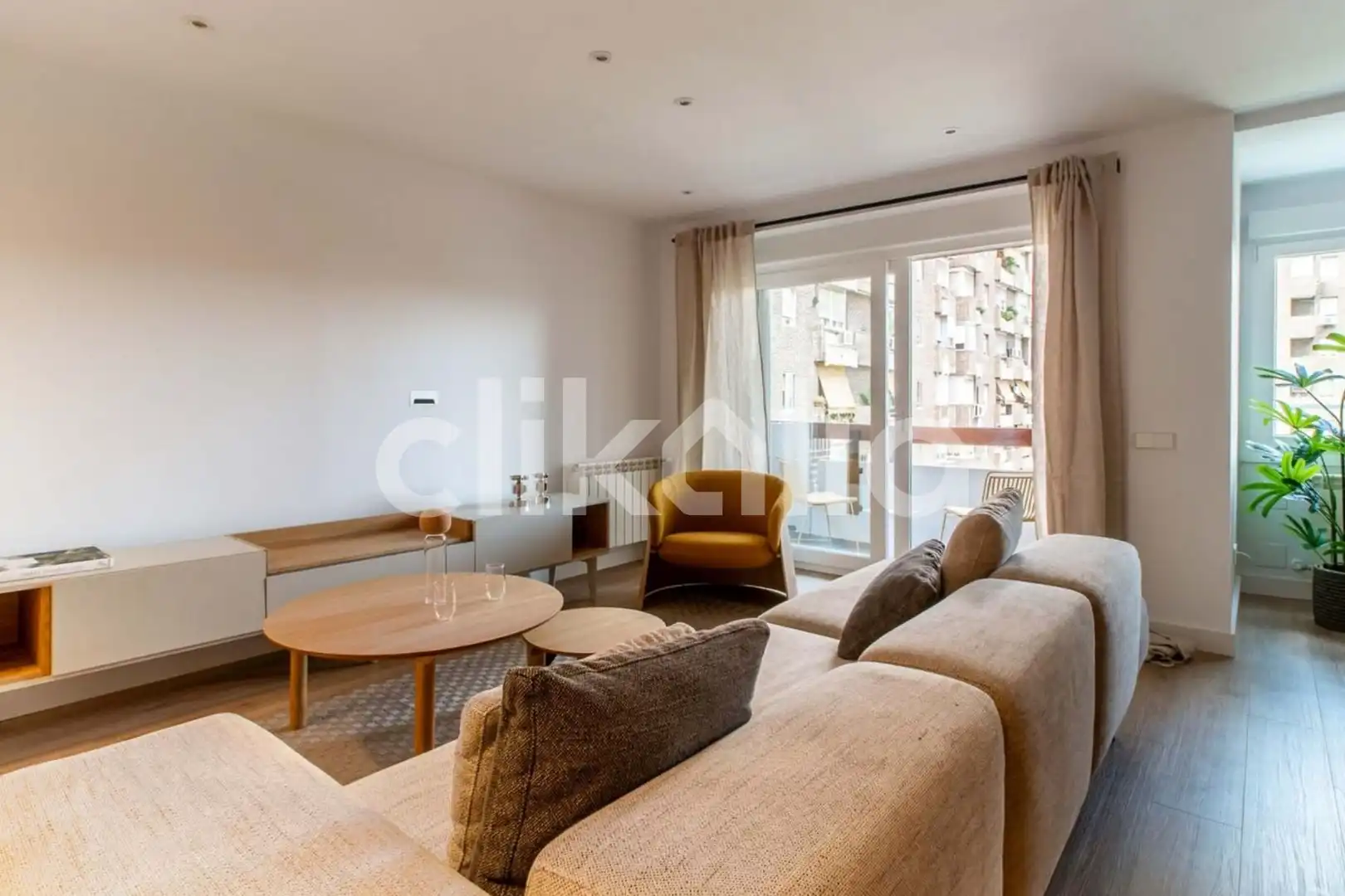 Living room of Flat for sale in Madrid  with Air Conditioner, Heating and Private garden