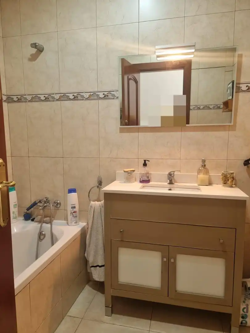 Baño de Casa adosada en venta en Castellar del Vallès con Calefacción, Jardín privado y Terraza