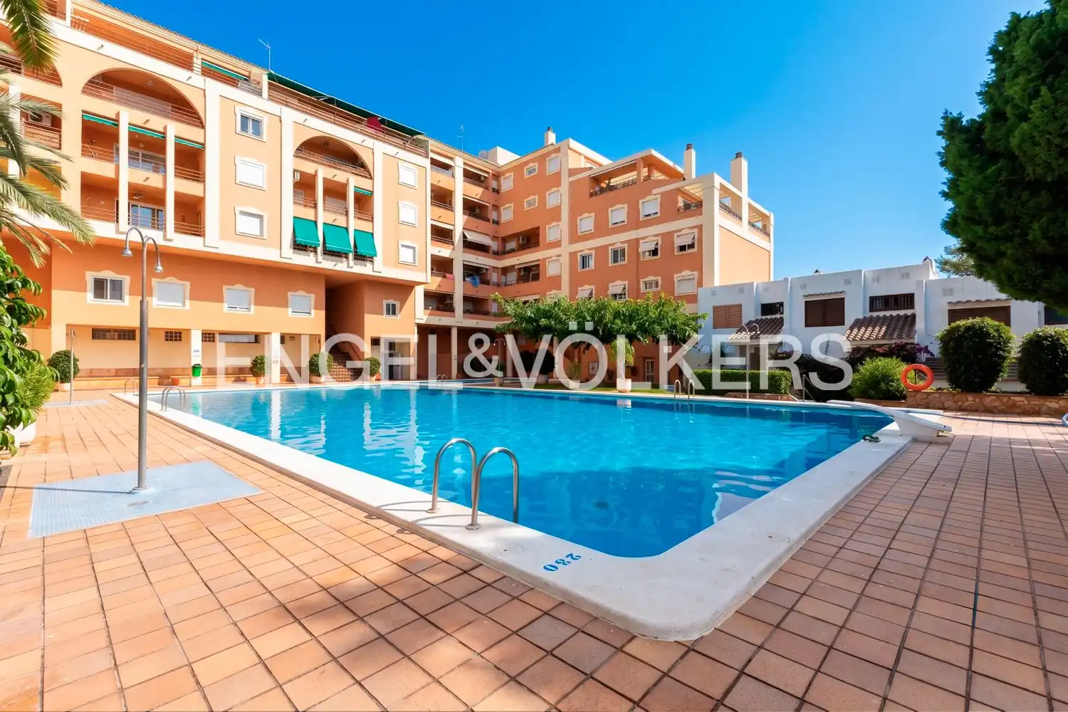 Piscina de Casa adosada en venda en Alcalà de Xivert amb Aire condicionat, Calefacció i Terrassa