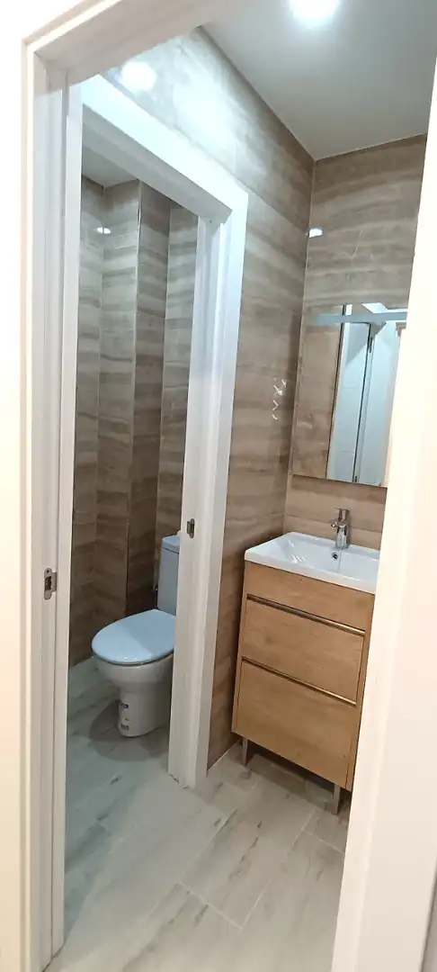 Baño de Local de alquiler en Guadalajara con Aire acondicionado y Calefacción