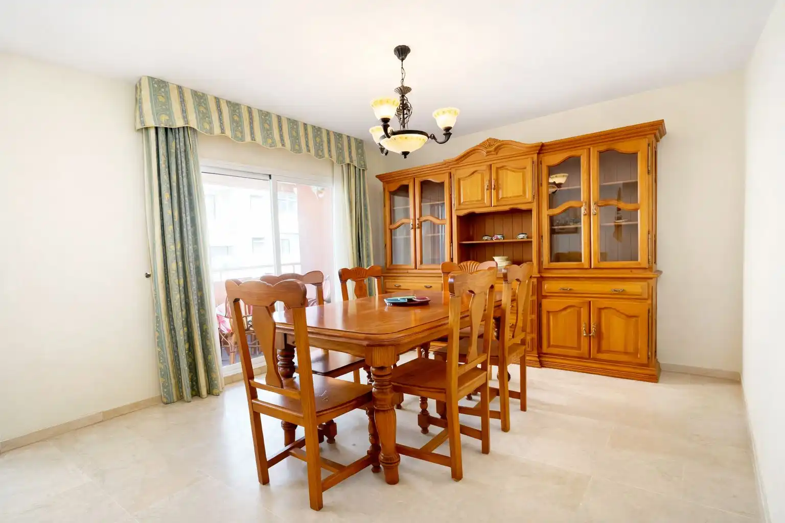 Comedor de Piso en venta en Nerja con Amueblado y Balcón