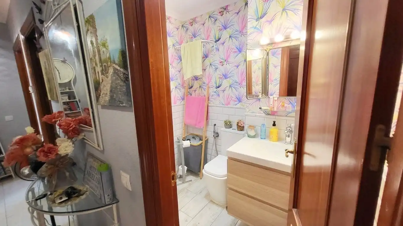 Baño de Piso en venta en Rincón de la Victoria con Aire acondicionado, Trastero y Amueblado