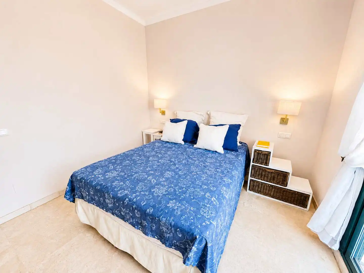 Habitación de Dúplex en venta en Manilva con Aire acondicionado, Calefacción y Terraza