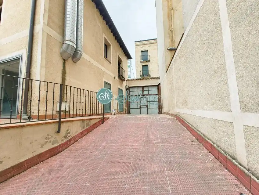 Vista exterior de Piso en venta en Segovia con Calefacción, Trastero y Balcón