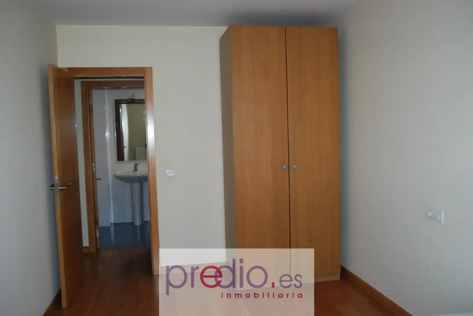 Dormitori de Apartament en venda en Lugo amb Calefacció, Parquet i Terrassa